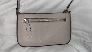 Bolso Guess Beige Cadena Dorada