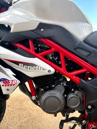 Benelli BN125 125cc Naked Blanca.