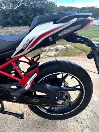 Benelli BN125 125cc Naked Blanca.