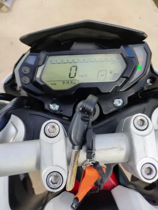 Benelli BN125 125cc Naked Blanca.