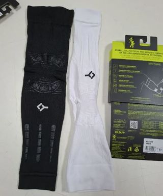 2 Manguitos Floky Talla XXL (Blanco y Negro)