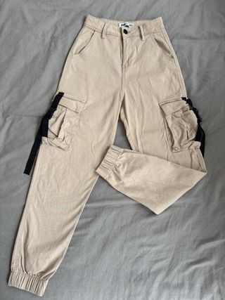 Pantalones cargo beige talla XS