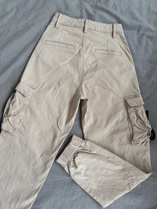 Pantalones cargo beige talla XS