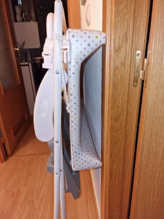 Cambiador de bebé con bañera.  Plegable.