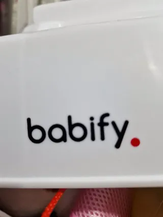 Cambiador de bebé con bañera.  Plegable.