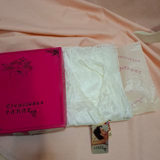 Combinación lencera blanca con encaje