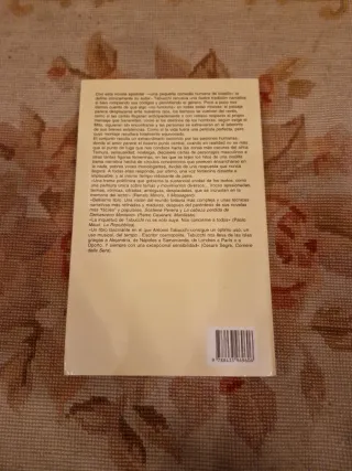 Se está haciendo cadavez más tarde: Novela en f...