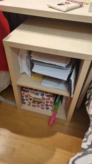 Cajoneras habitación morado y amarillo