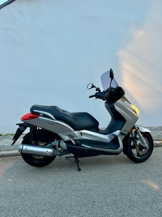 Yamaha XMAX 250cc Color Plata