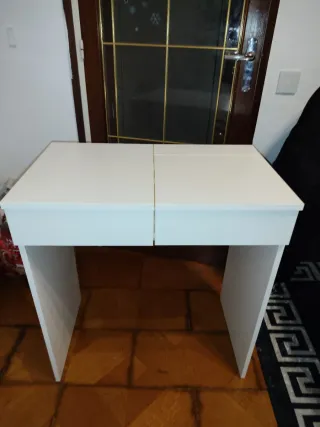 Mesa tocador blanca con joyero