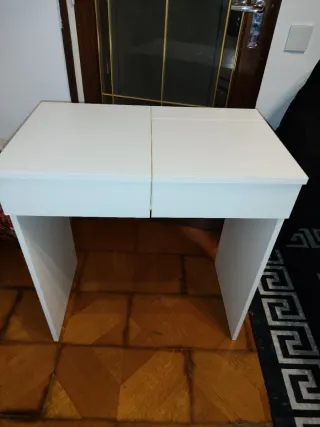 Mesa tocador blanca con joyero