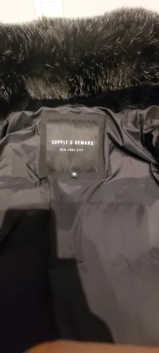 Abrigo Supply & Demand Negro