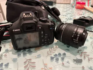 Cámara Canon EOS 1300D Negra + objetivo