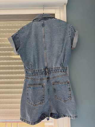Mono vaquero corto Zara