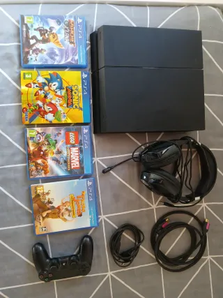 PS4 (PlayStation 4) + 4 Giochi + Controller