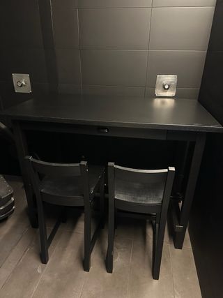 Mesa alta y 4 taburetes HÄGERNÄS