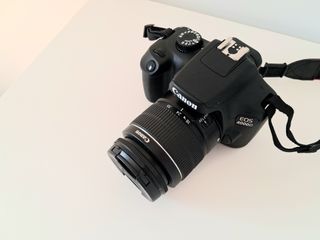 Cámara Canon EOS 4000D con objetivo del kit