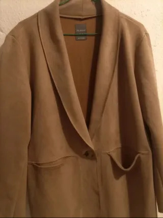 Elegante chaqueta de invierno beige