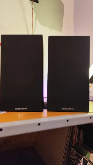 Altavoces Bowers & Wilkins 607 Negros