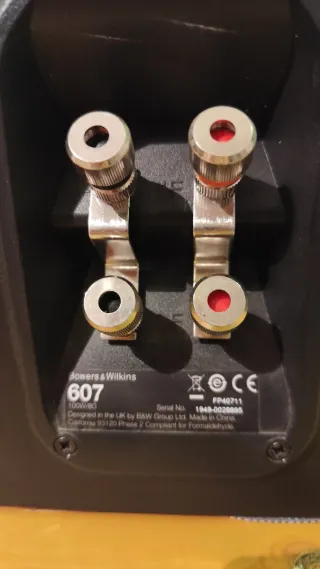 Altavoces Bowers & Wilkins 607 Negros