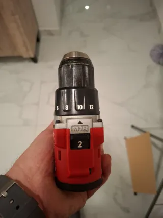 Taladro Milwaukee M18 + Cargador + Baterías