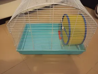 Jaula pequeña para hámster con rueda