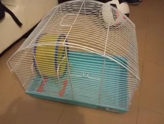 Jaula pequeña para hámster con rueda