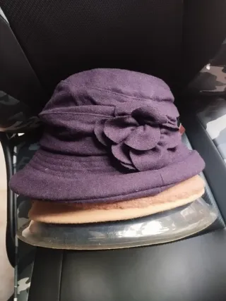 Sombrero morado vintage con flor Talla M