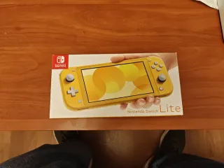 Caja Nintendo Switch Lite Amarilla