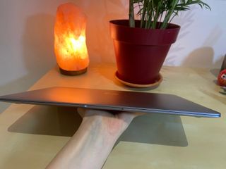 MacBook Air 13'' (2020) - M1 di Apple con CPU a 8 core e GPU a 7 core - 8GB RAM - SSD 256GB - QWERTY - Spagnolo + caricatore e ADATTATORE USB