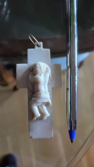 Cruz con Niño Jesús S. XIX Hueso