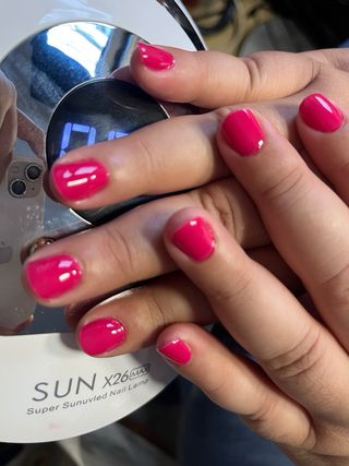 Uñas semipermanentes decoradas