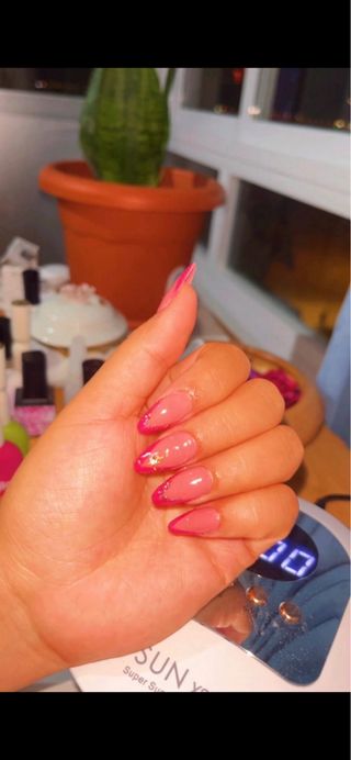 Uñas semipermanentes decoradas