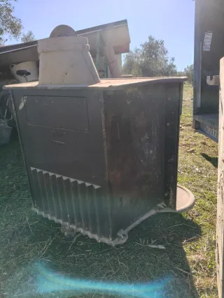 Chimenea antigua de hierro fundido