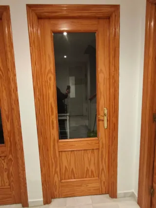 Puerta de madera con cristal  88'5x210