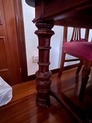 Mesa de madera maciza con 6 sillas a juego