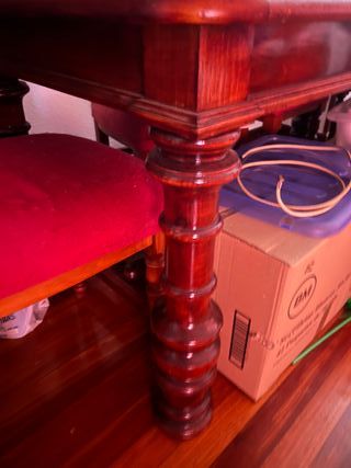 Mesa de madera maciza con 6 sillas a juego