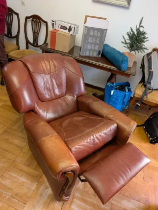 Poltrona reclinabile in pelle marrone