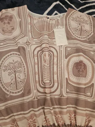 Blusa beige y marrón con estampado