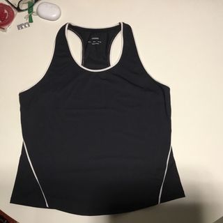 Camiseta técnica Oysho negra Talla L