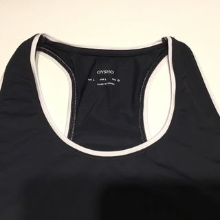 Camiseta técnica Oysho negra Talla L