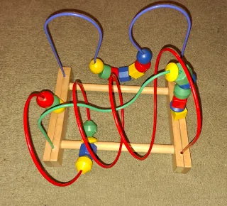 Juguete laberinto de cuentas de madera