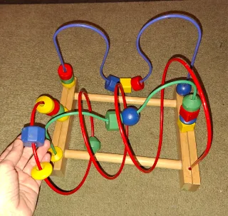 Juguete laberinto de cuentas de madera