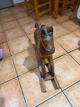 Caballo balancín de madera