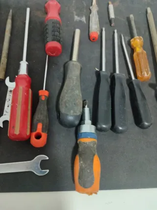 Lote de herramientas manuales – destornilladores,