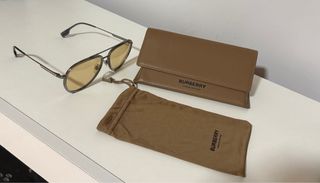 Gafas de sol Burberry grises y amarillas