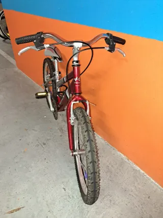 Bicicleta BMX Roja y Plateada