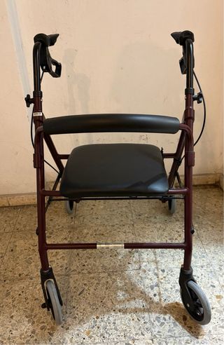 Andador con asiento y frenos para personas adultas