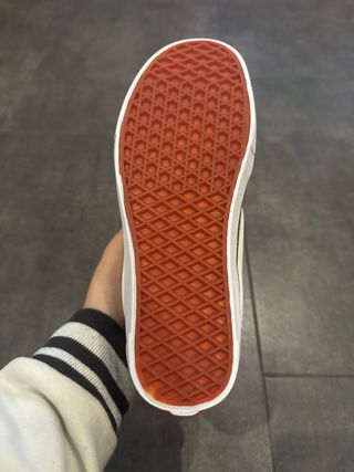 Vans Knu Skool Negras, Nuevas,Talla 38, en la caja