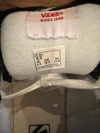 Vans Knu Skool Negras, Nuevas,Talla 38, en la caja